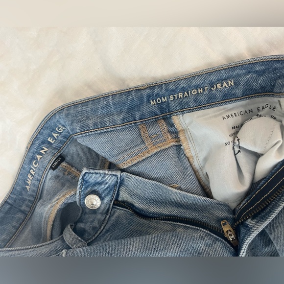 AE Mom Straight Jeans Washed Out Blue - Picture 8 of 8